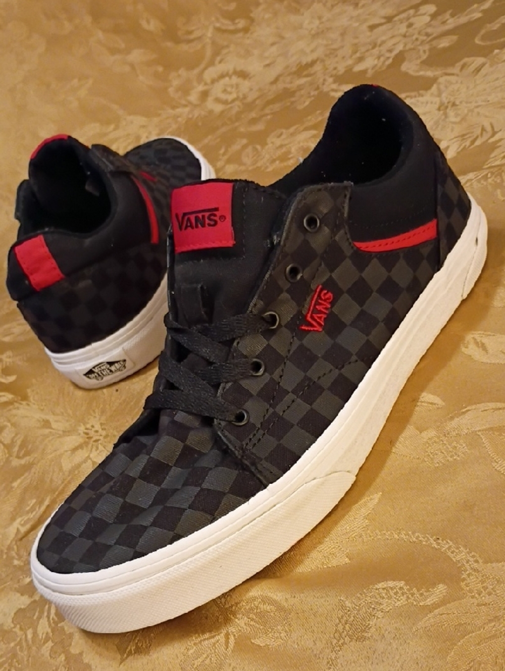 VANS  Black/Black Checkerboard Low-Top with Red Accents Women's 8.5 Men's 7.0